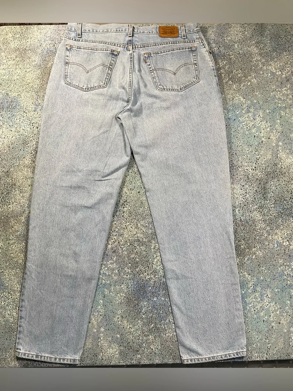 Levi's Men's Light Wash Relaxed Jeans. Brown Tab Vintage 1999